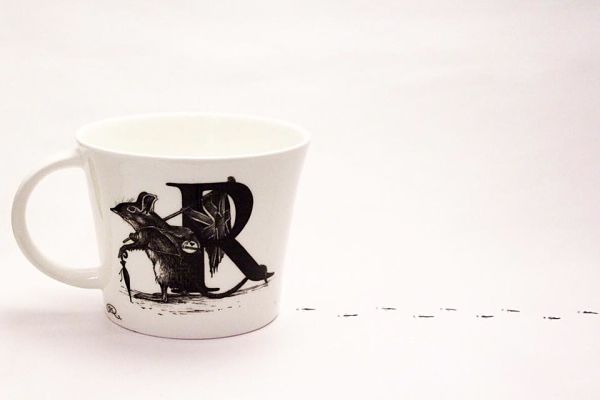 Mug alphabet lettre R illustré par Rory Dobner, porcelaine blanche et dessin à l'encre