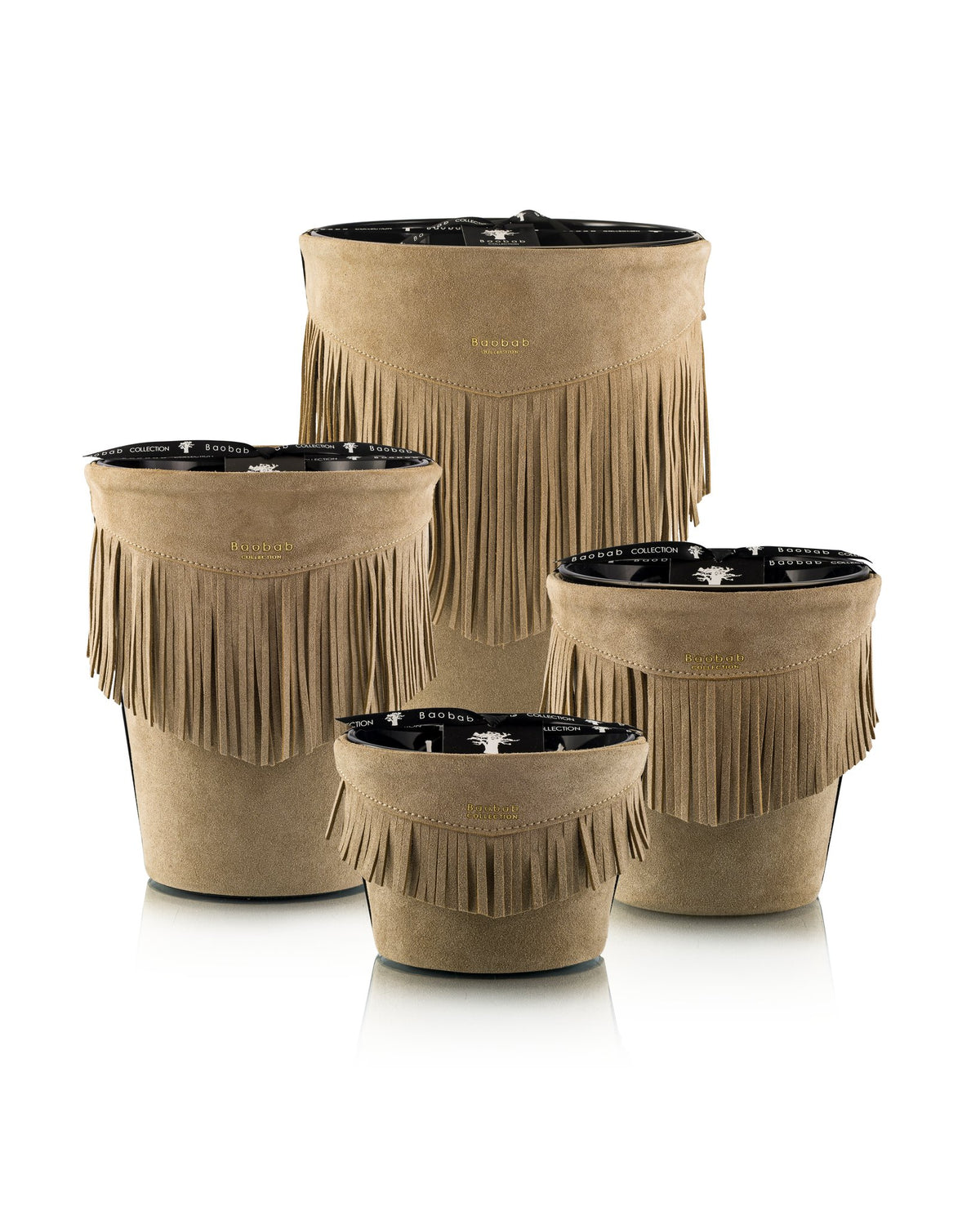 Les quatre tailles de la bougie Baobab The Plains, collection Calamity Jane : cuir frangé taupe