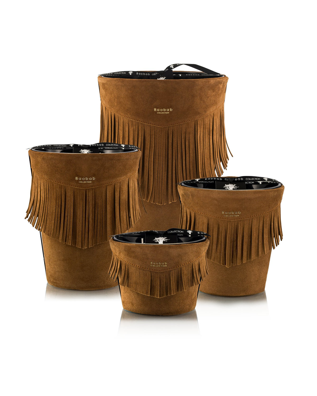 Les quatre tailles de la bougie Baobab Wild Bill, collection Calamity Jane : cuir frangé cognac