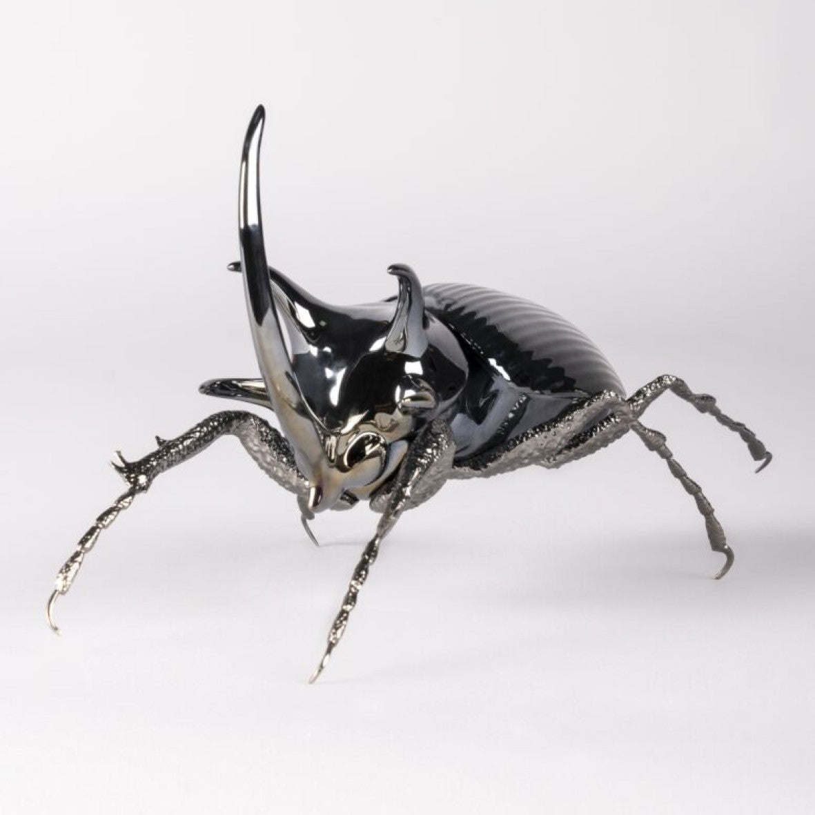 Sculpture Scarabée en porcelaine et métal, visuel 4