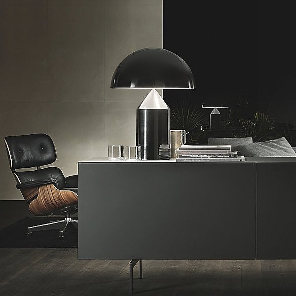 Lampe à poser ATOLLO S métal noir - intérieur blanc, Oluce, visuel 4