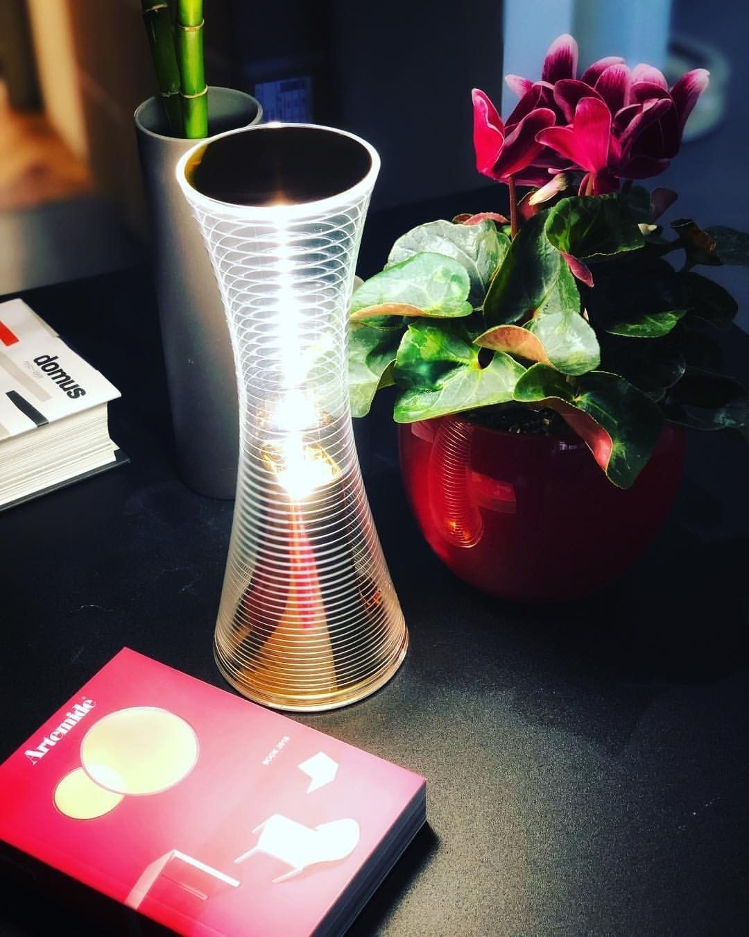 Lampe à poser rechargeable Come Together, Artemide, visuel 3