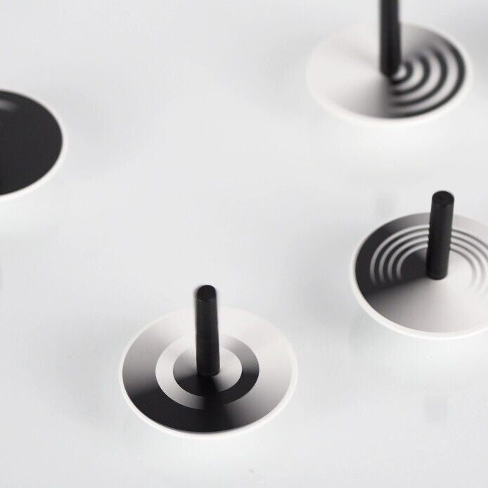 Set de 5 spins black&white avec support, Naef, visuel 4