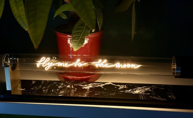 Message in the Tube - "Fly me to the moon", Elements Lighting, visuel 6