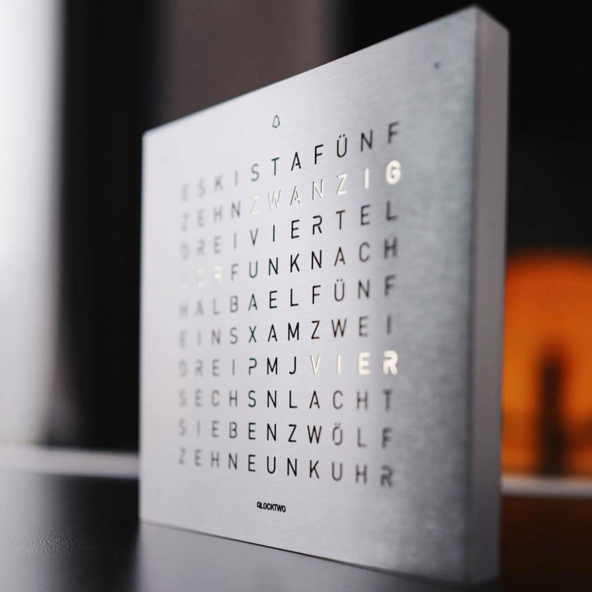 Horloge de table Earth 13,5 - Full metal, Qlocktwo, visuel 5