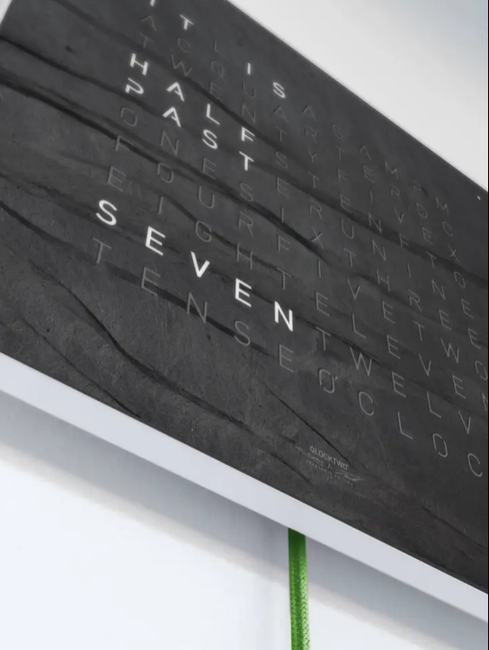 Horloge Earth 45 boitier blanc - façade Creator's Edition Metamorphite, Qlocktwo, visuel 8