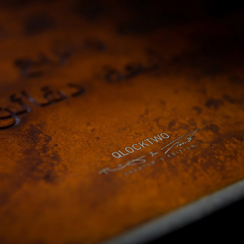 Horloge Earth 45 - Façade Creator's Edition Rust, Qlocktwo, visuel 3