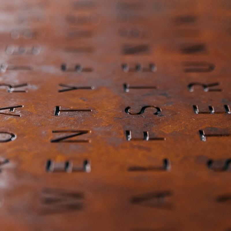 Horloge Earth 45 - Façade Creator's Edition Rust, Qlocktwo, visuel 6