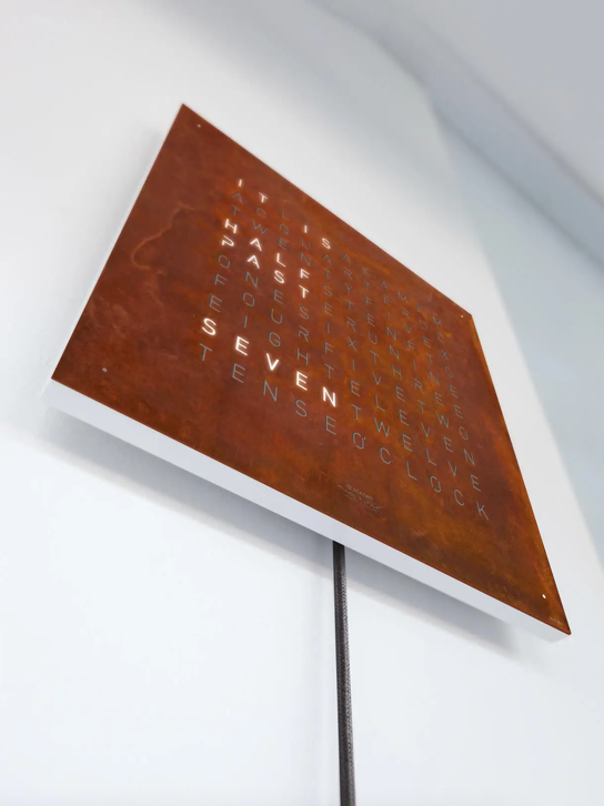 Horloge Earth 45 - Façade Creator's Edition Rust, Qlocktwo, visuel 7