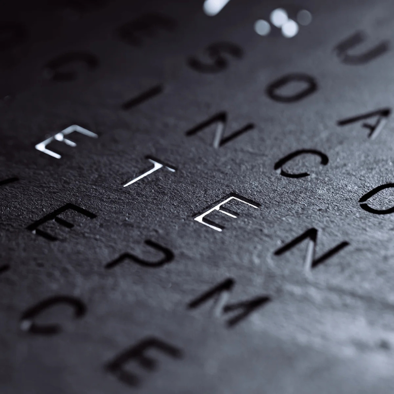 Horloge Earth 45 boitier noir - façade Creator's Edition Metamorphite, Qlocktwo, visuel 6