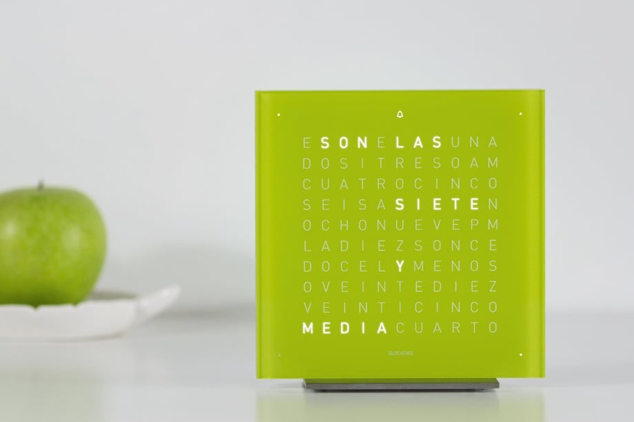Horloge de table Earth 13,5 - acrylique Qolor, Qlocktwo, visuel 10