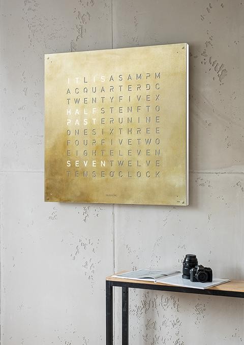 Horloge Earth 45 boitier blanc - Façade Creator's Edition Silver & Gold, Qlocktwo, visuel 2