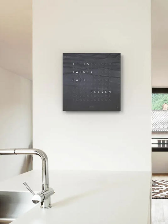 Horloge Earth 45 boitier blanc - façade Creator's Edition Metamorphite, Qlocktwo, visuel 10