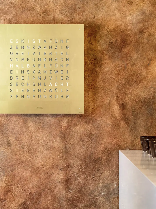 Horloge Earth 45 boitier blanc - Façade Creator's Edition Gold, Qlocktwo, visuel 7