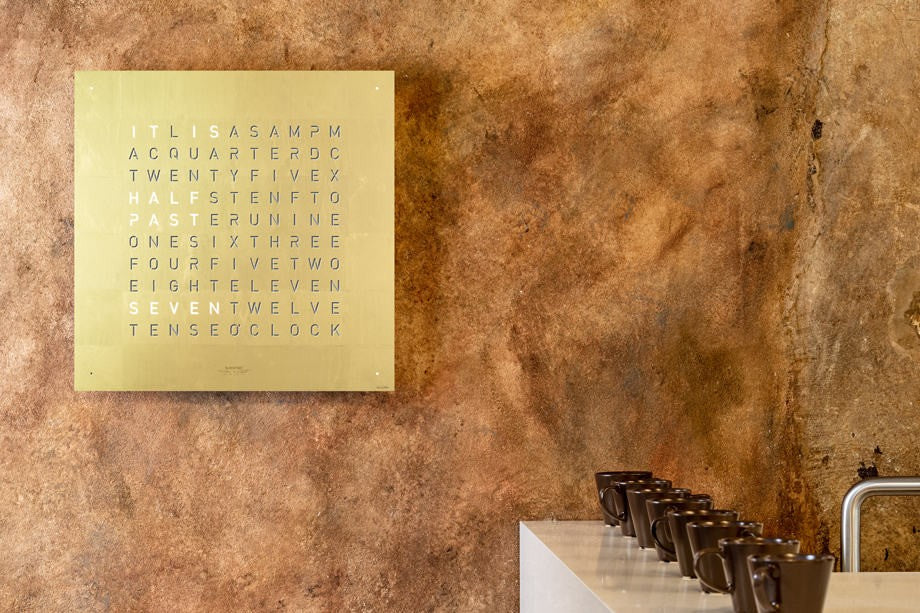 Horloge Earth 45 boitier blanc - Façade Creator's Edition Gold, Qlocktwo, visuel 8