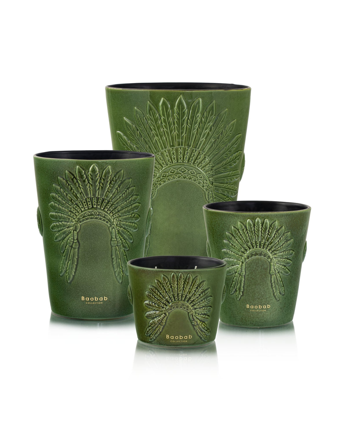 Les quatre tailles de la bougie Baobab Sitting Bull, collection Eagle's Pride : céramique sculptée vert olive
